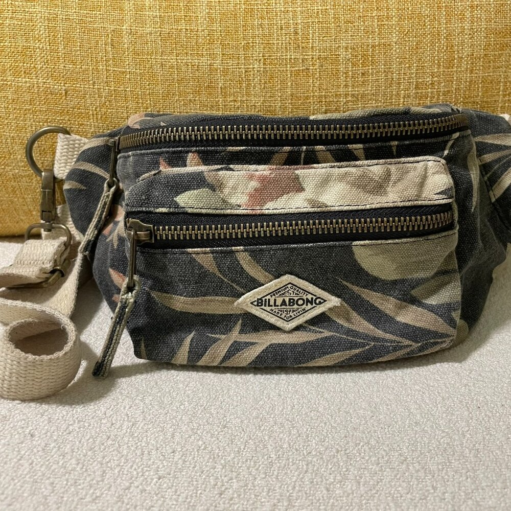 Billabong Bayleaf Tropical Print On My Bum Cotton Canvas Fanny Pack Bag Grey